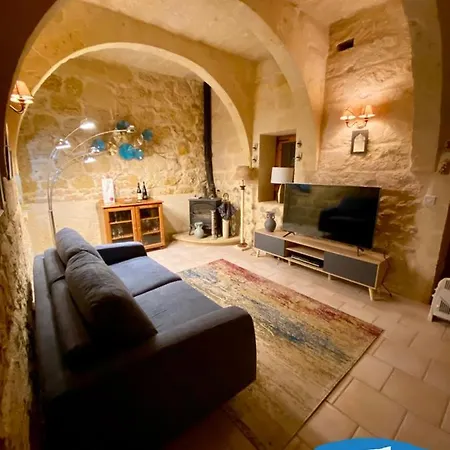 Azzurro Gozo Farmhouse Villa *